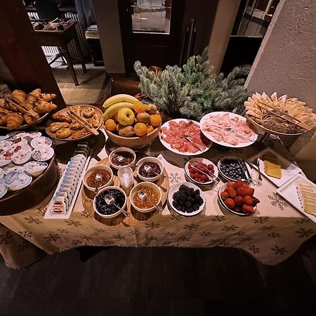 ברויל-קרוויניה Le Samovar Guest House מראה חיצוני תמונה