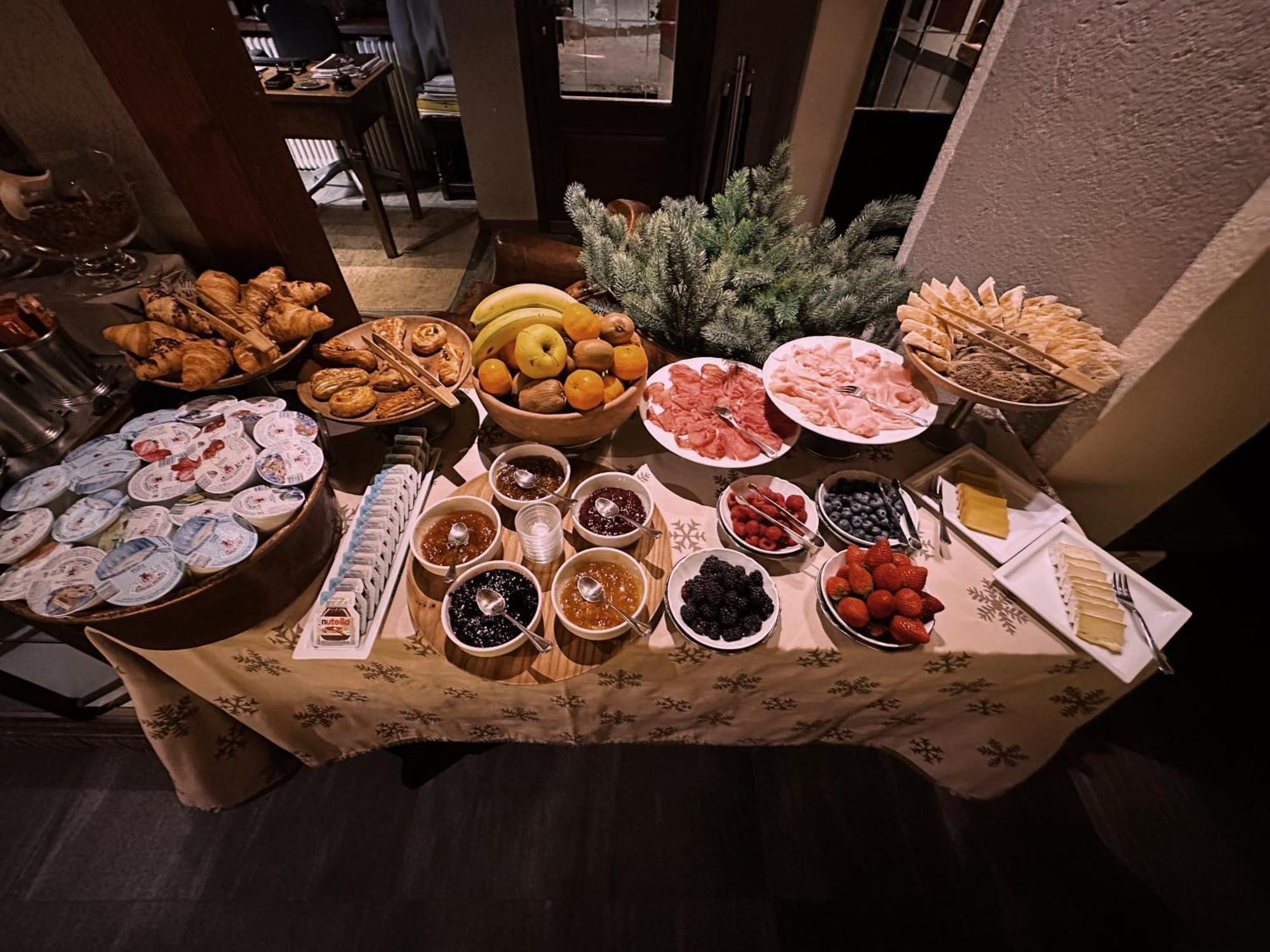ברויל-קרוויניה Le Samovar Guest House מראה חיצוני תמונה
