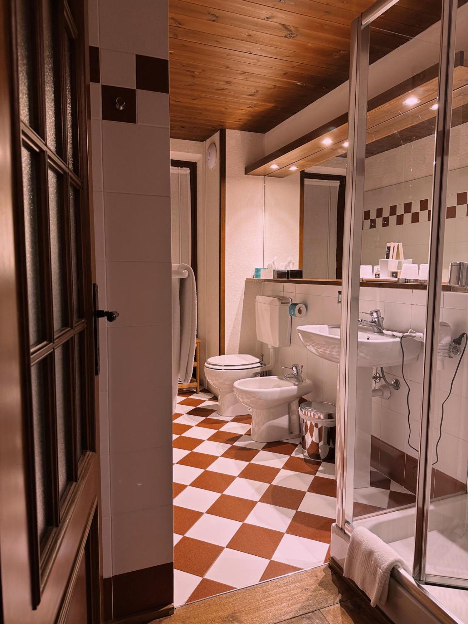 ברויל-קרוויניה Le Samovar Guest House מראה חיצוני תמונה